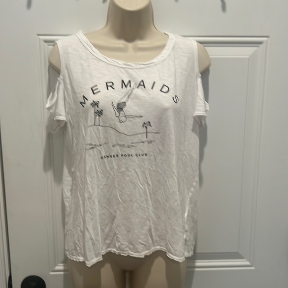 EUC! Cold Shoulder Tee - Picture 1 of 9